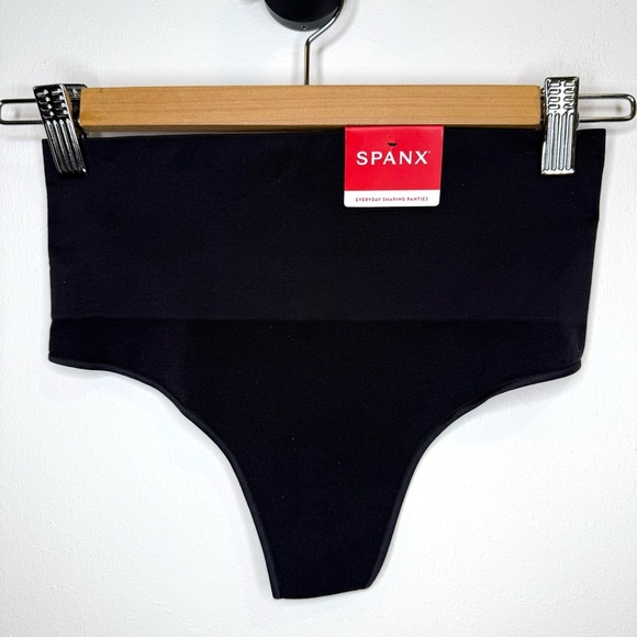 SPANX Everyday Shaping Panties Thong in Black Size Medium NWT - Picture 5 of 8